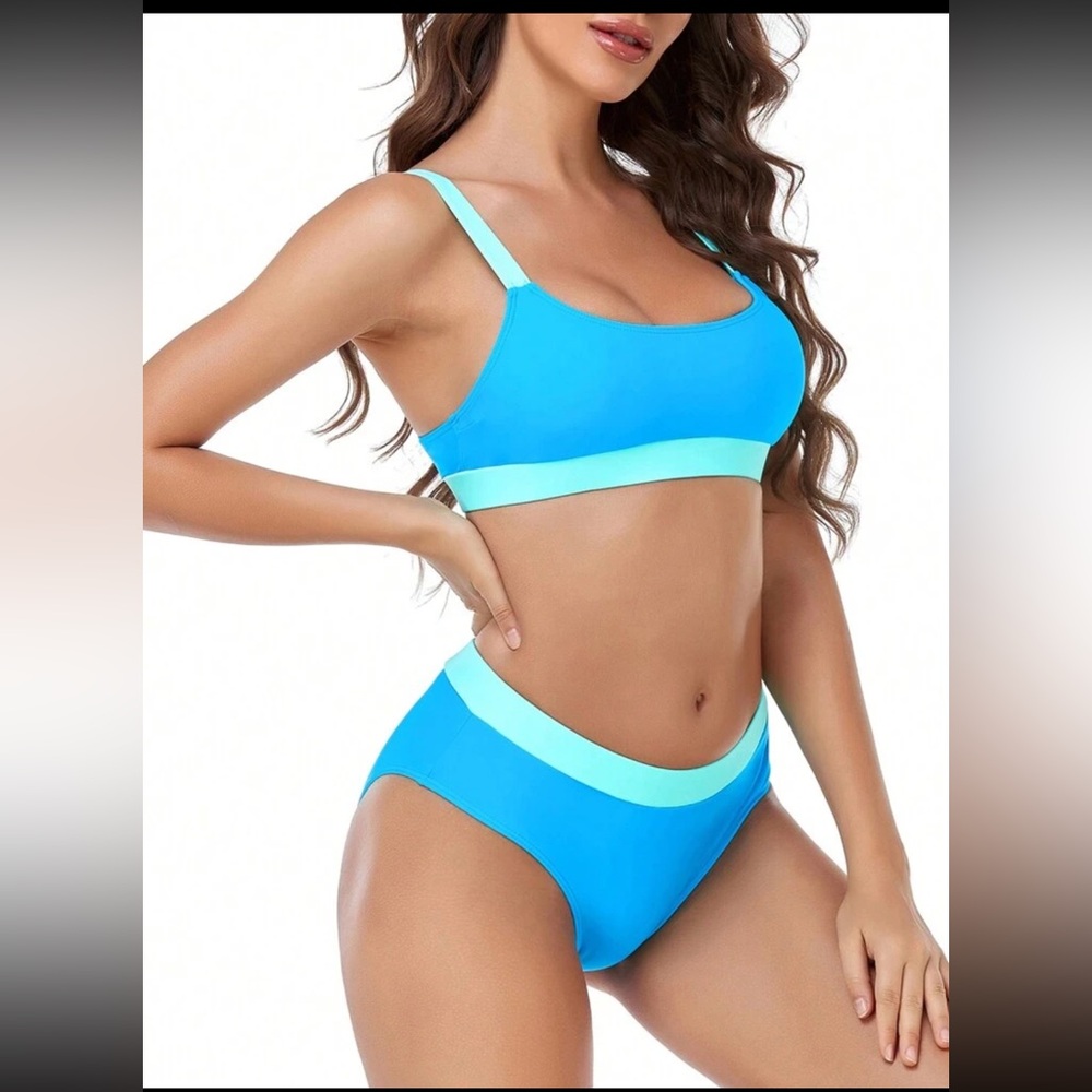 Bikini - Picture 2 of 7